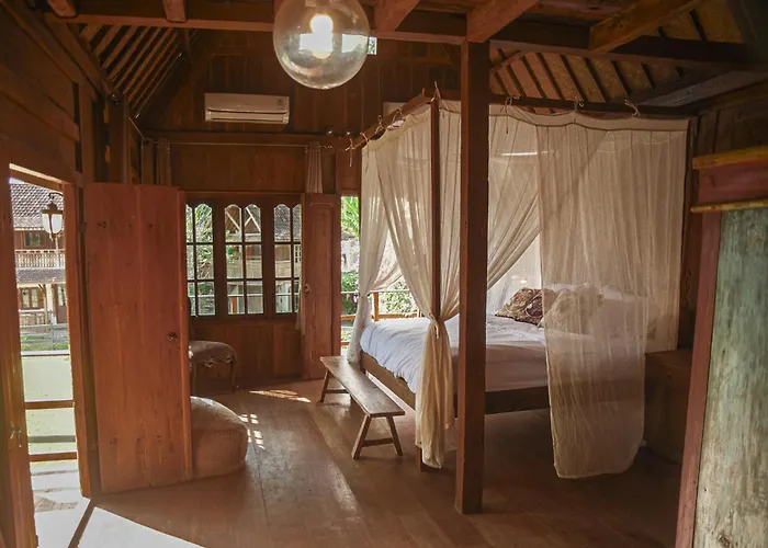 Salty Cowboy Luxury Cottages Kedungu