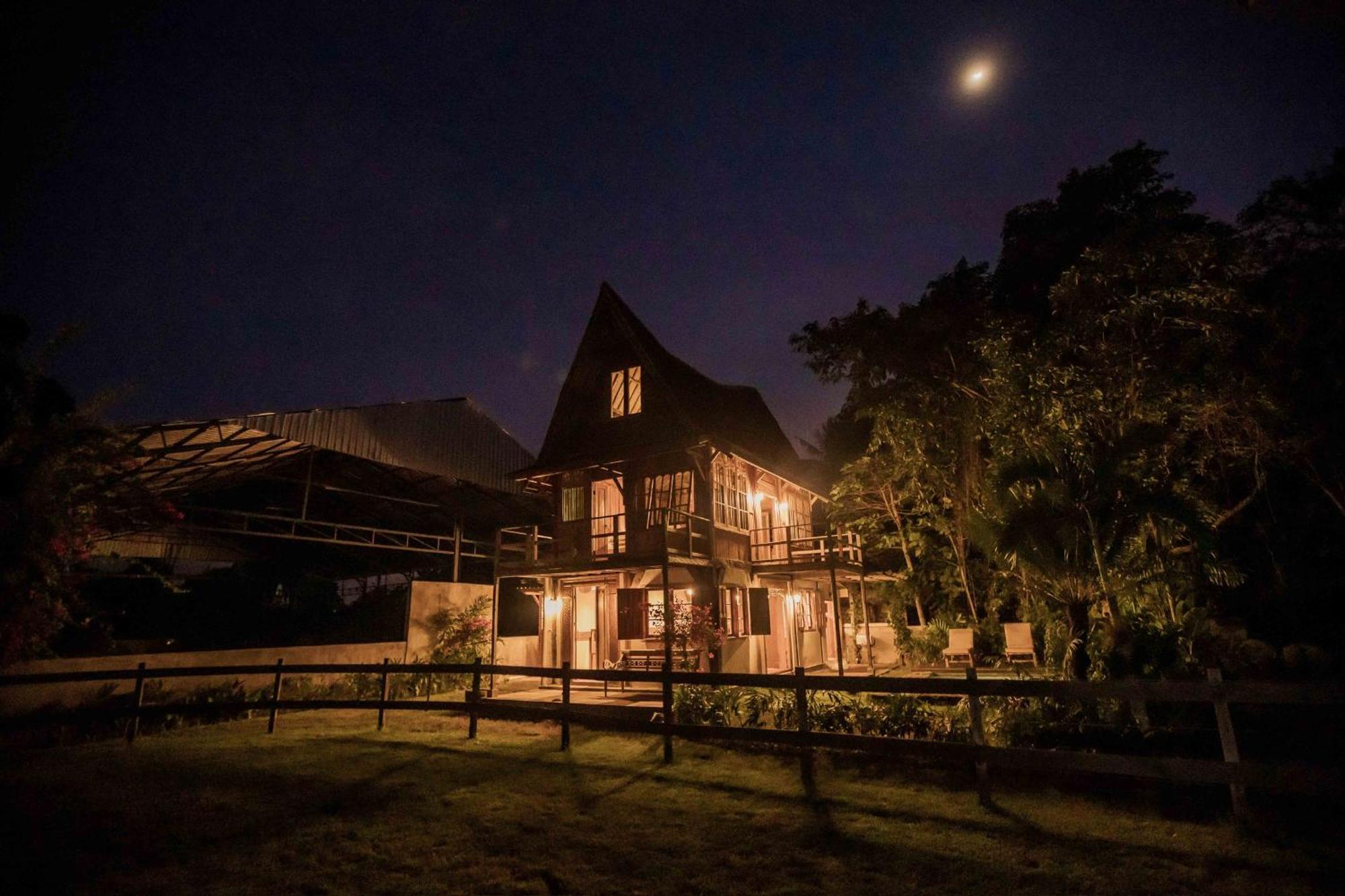Salty Cowboy Luxury Kedungu विला *
