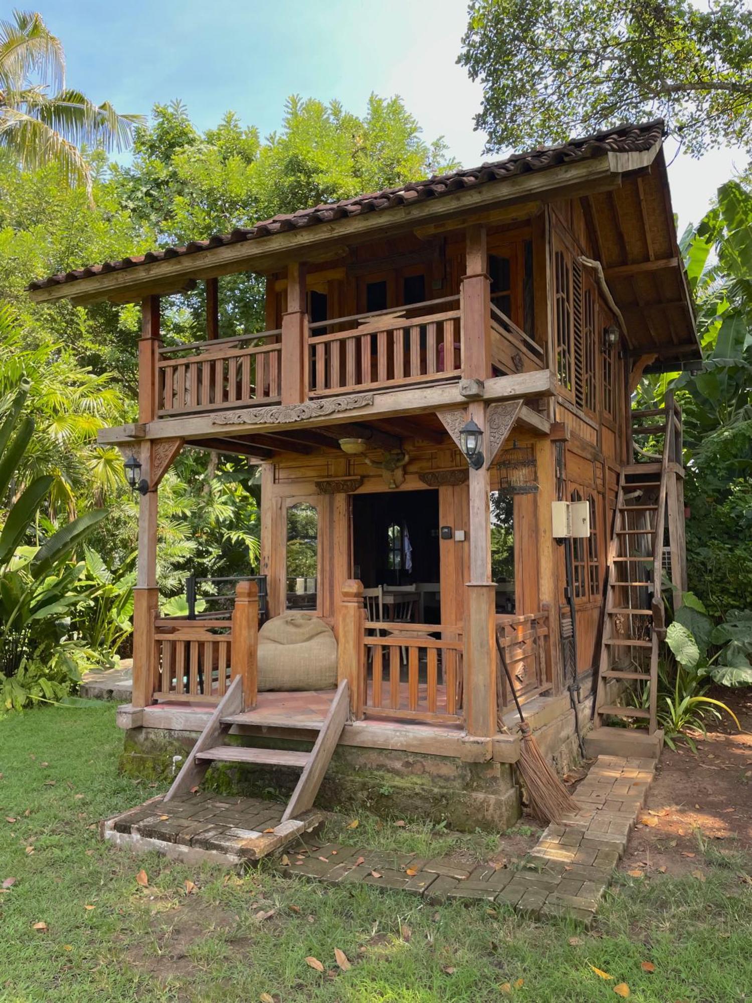 विला Salty Cowboy Luxury Kedungu